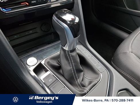 Used 2025 Volkswagen Taos SE AWD/4WD image 18