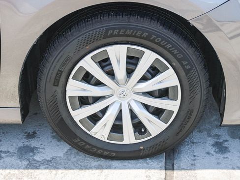 Used 2021 Toyota Camry LE image 11