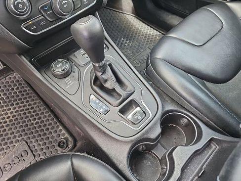 Used 2019 Jeep Cherokee Latitude Plus w/ Cold Weather Group image 23