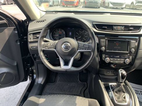 Used 2020 Nissan Rogue SV FWD image 21