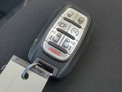 Used 2024 Chrysler Voyager LX image 28