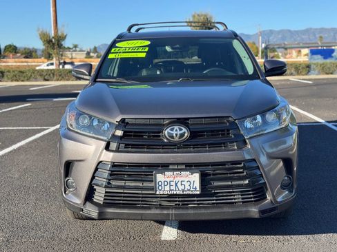 Used 2019 Toyota Highlander SE FWD image 7