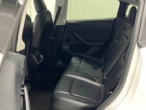 Used 2021 Tesla Model Y Long Range AWD/4WD image 29