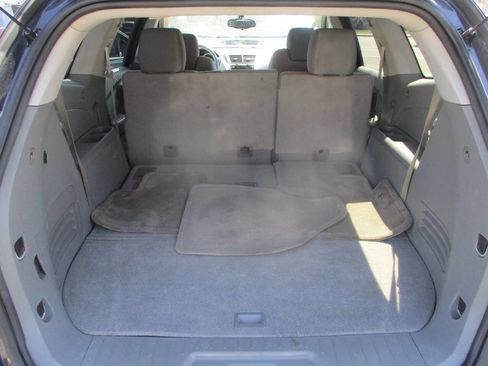 Used 2011 Chevrolet Traverse LS image 11