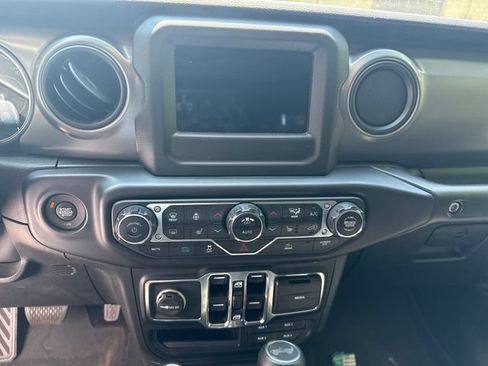 Used 2023 Jeep Wrangler Unlimited w/ Cold Weather Group AWD/4WD image 20