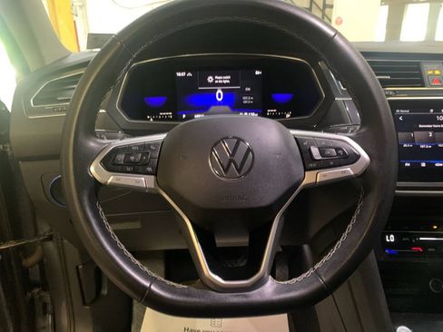 Used 2022 Volkswagen Tiguan SE AWD/4WD image 27