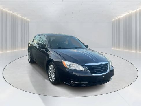Used 2011 Chrysler 200 Limited FWD image 3