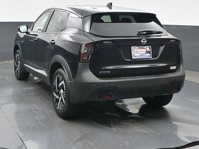 Used 2025 Nissan Kicks SV w/ Charging Package FWD image 4