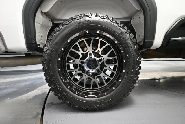 Used 2024 GMC Sierra 2500 SLE AWD/4WD image 11
