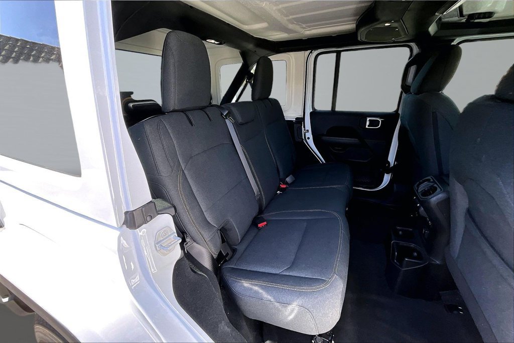 Used 2026 Jeep Wrangler Unlimited Sahara AWD/4WD image 15