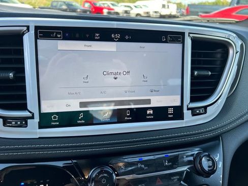 New 2026 Chrysler Pacifica Select image 24