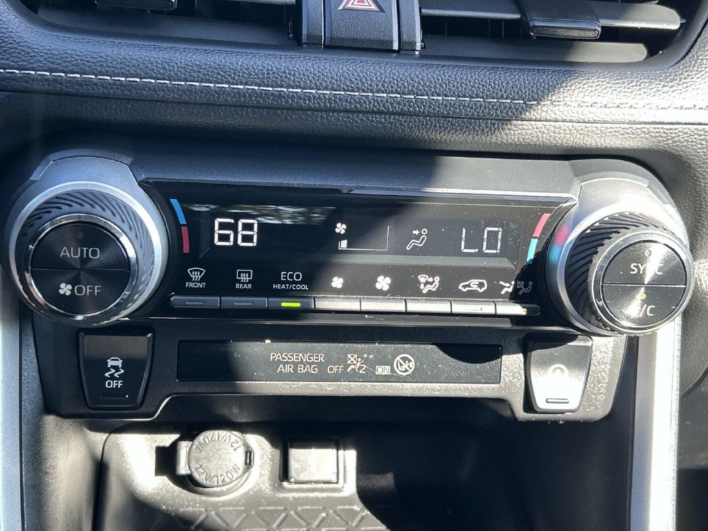 Used 2021 Toyota RAV4 XLE FWD image 37
