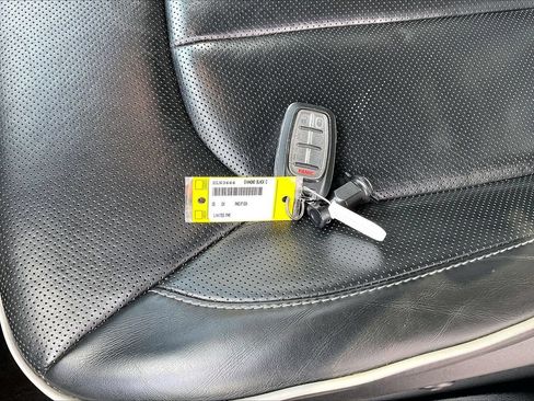 Used 2025 Chrysler Pacifica Limited FWD image 34