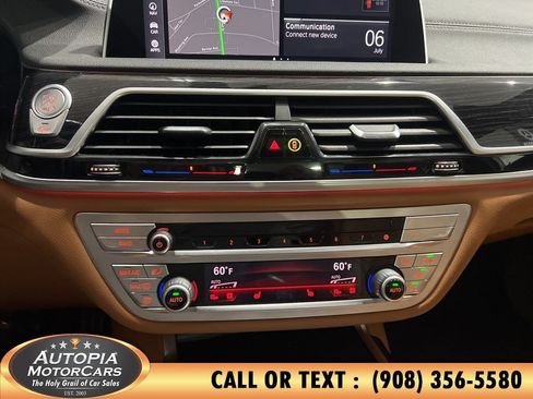 Used 2022 BMW 740i w/ M Sport Package RWD image 42