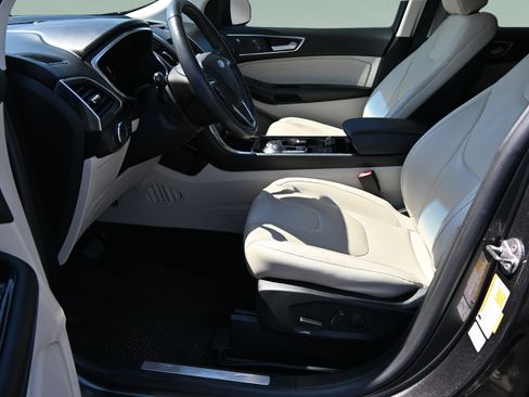 Used 2020 Ford Edge Titanium w/ Equipment Group 301A FWD image 22