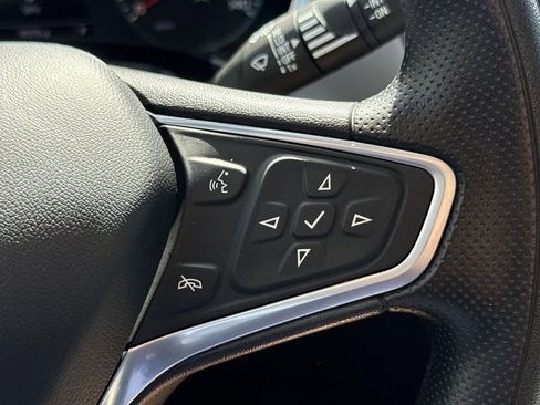 Used 2022 Chevrolet Equinox LS image 34