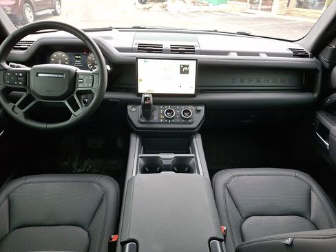 Certified 2025 Land Rover Defender 110 X-Dynamic SE image 10