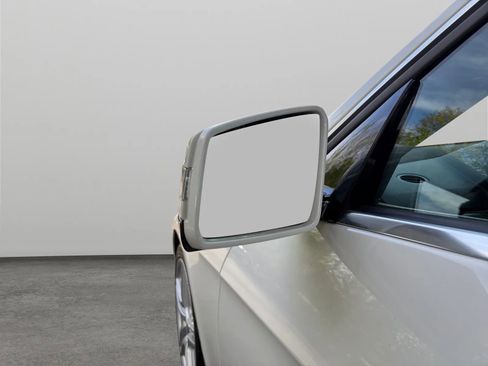 Used 2011 Mercedes-Benz E 550 4MATIC Sedan image 31