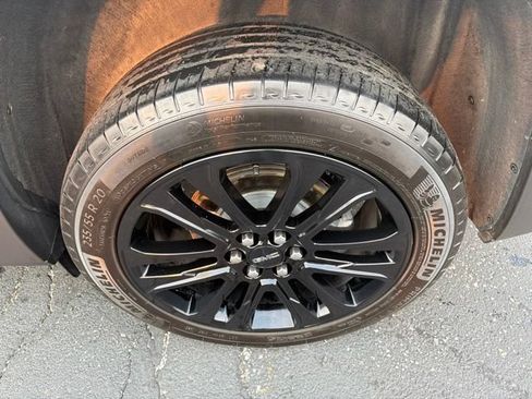 Certified 2023 GMC Acadia SLT w/ Elevation Edition AWD/4WD image 9