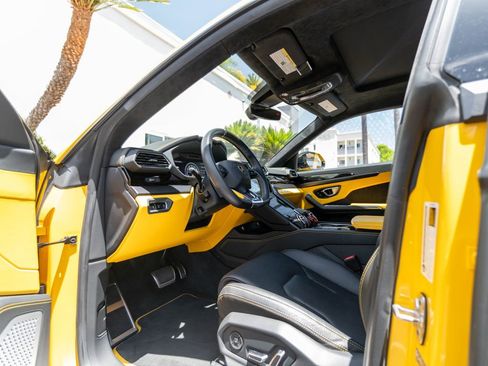 Used 2021 Lamborghini Urus AWD/4WD image 17