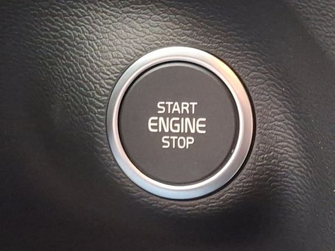 New 2025 Volvo XC40 B5 Plus w/ Protection Package Premier image 19