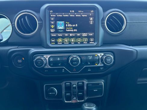 Used 2023 Jeep Wrangler Unlimited Sahara w/ Cold Weather Group AWD/4WD image 15