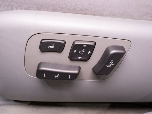 Used 2012 Lexus LS 460 w/ Comfort Pkg image 16