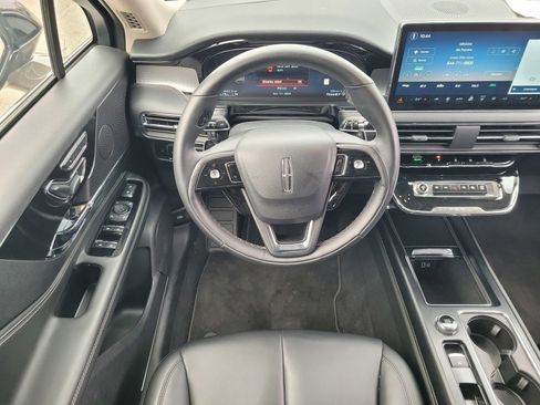 Used 2025 Lincoln Corsair FWD image 11