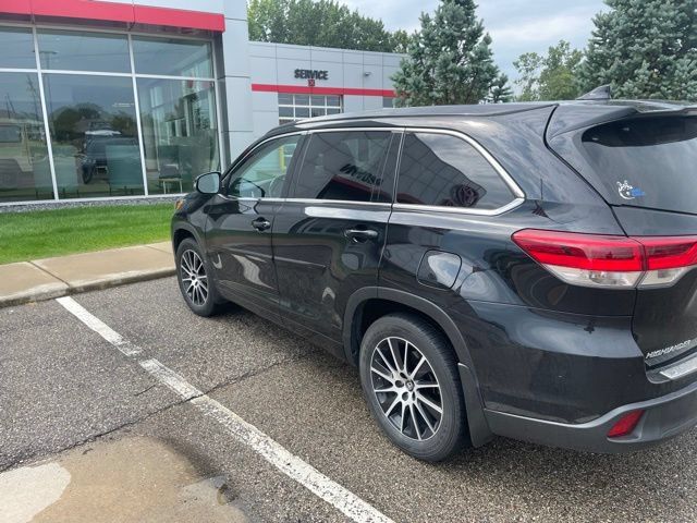 Used 2018 Toyota Highlander SE AWD/4WD image 6