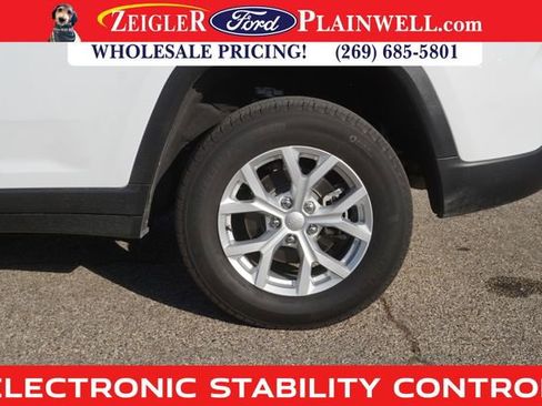 Used 2023 Jeep Grand Cherokee Limited image 9