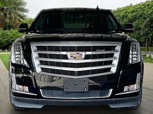 Used 2016 Cadillac Escalade Premium RWD image 2