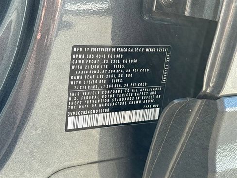 Used 2025 Volkswagen Taos SE image 33