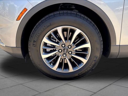 Used 2023 Lincoln Nautilus AWD w/ Premium Package image 10