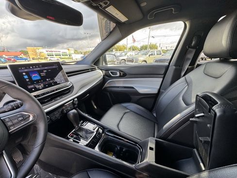 Used 2024 Jeep Compass Limited image 27