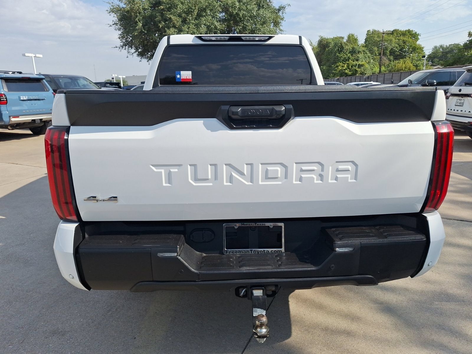 Used 2022 Toyota Tundra SR5 w/ SR5 Convenience Package AWD/4WD image 5