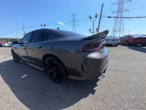 Used 2019 Dodge Charger R/T w/ Performance Handling Group RWD image 8