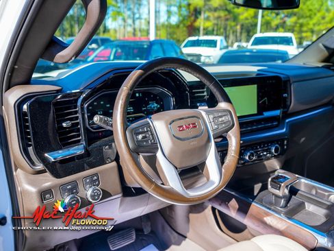Used 2022 GMC Sierra 1500 SLT w/ SLT Convenience Package image 23