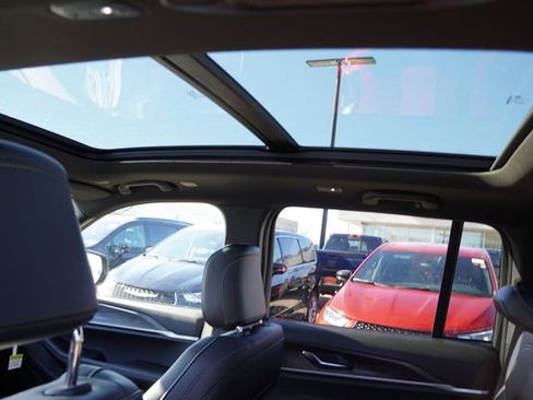 New 2025 Jeep Grand Cherokee Limited image 12