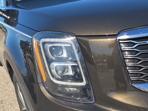Used 2021 Kia Telluride EX w/ EX Premium Package image 7
