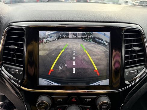 Used 2022 Jeep Grand Cherokee Laredo X image 24