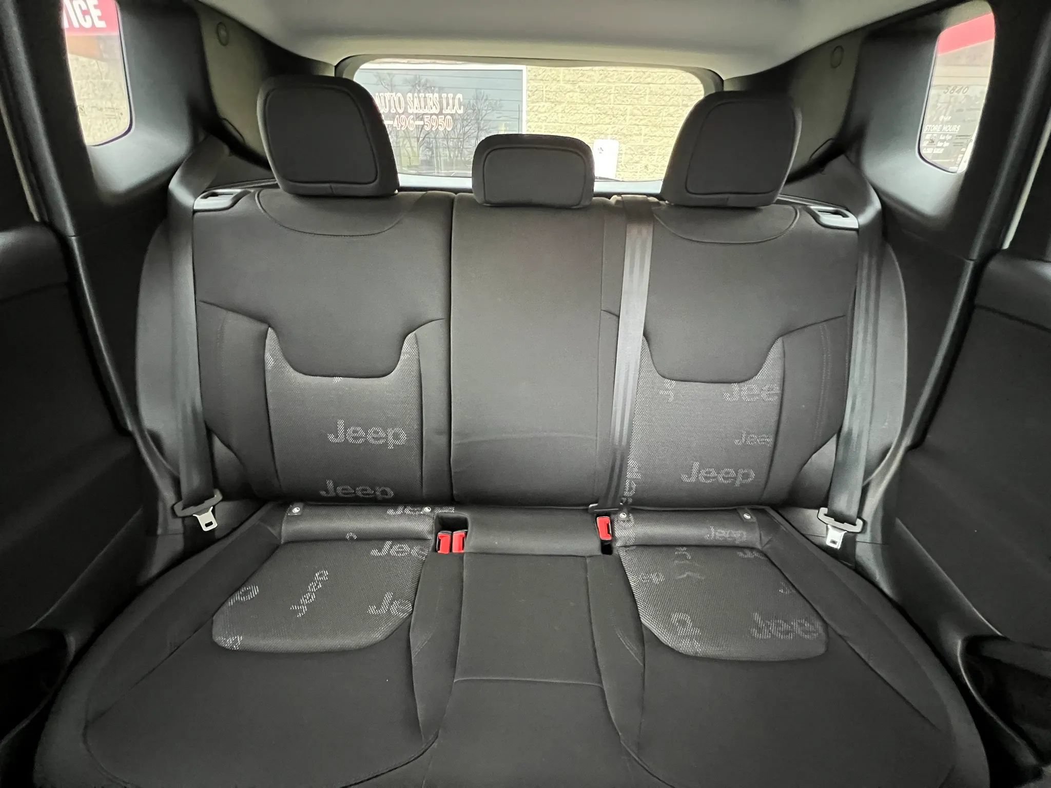 Used 2017 Jeep Renegade Latitude w/ Cold Weather Group AWD/4WD image 29