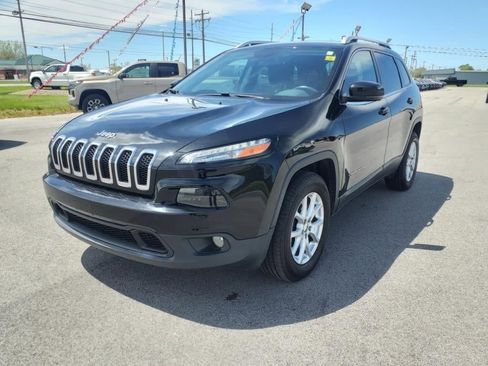 Used 2017 Jeep Cherokee Latitude w/ Safety/Convenience Group image 3