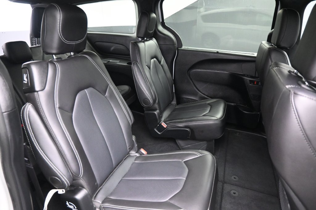 Used 2026 Chrysler Pacifica Select FWD image 28