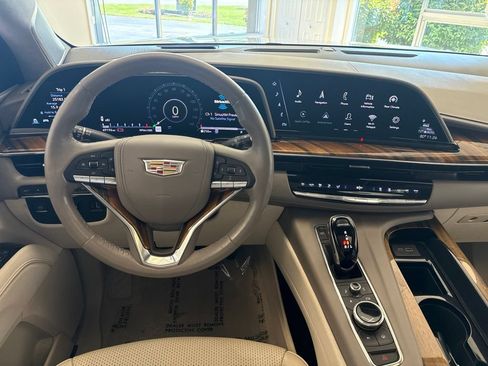 Used 2022 Cadillac Escalade Sport Platinum AWD/4WD image 19