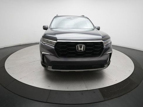Used 2024 Honda Pilot Touring image 11