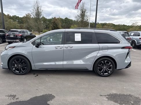 Used 2024 Toyota Sienna XSE image 6