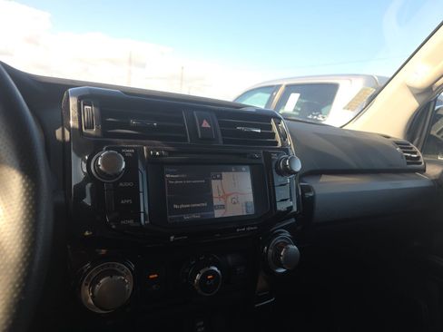 Used 2018 Toyota 4Runner TRD Off-Road image 18