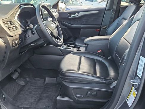 Used 2023 Ford Escape Platinum image 5