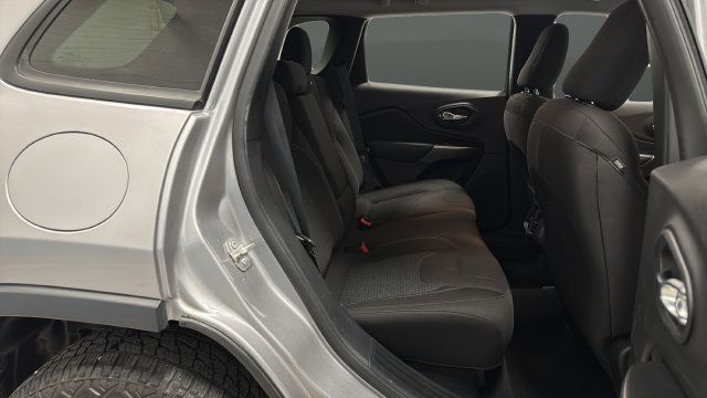 Used 2020 Jeep Cherokee Latitude AWD/4WD image 23