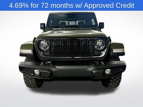 Used 2024 Jeep Gladiator Sport image 3